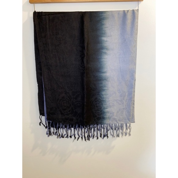 Scarf - Picture 2 of 5